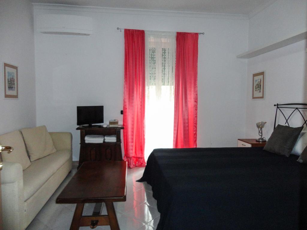 Suites Holiday Rooms Roma Esterno foto