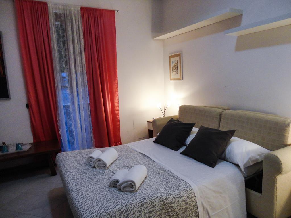 Suites Holiday Rooms Roma Esterno foto