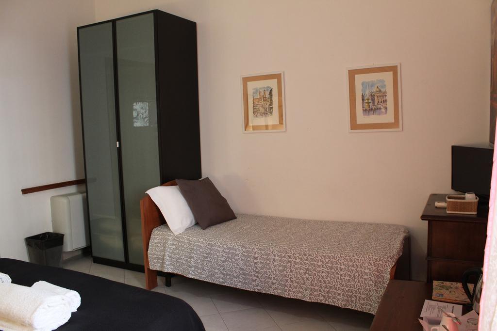 Suites Holiday Rooms Roma Esterno foto