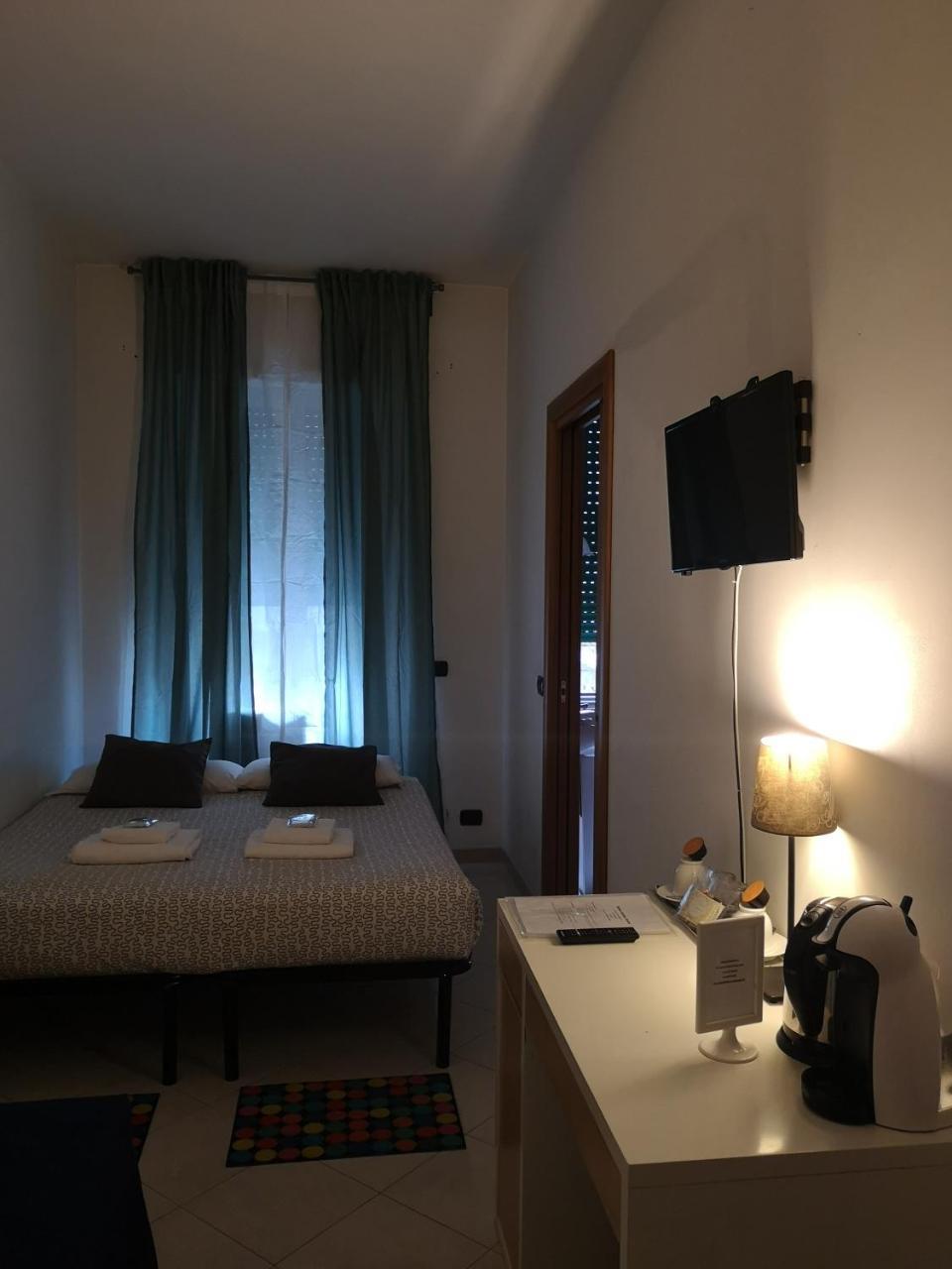 Suites Holiday Rooms Roma Esterno foto